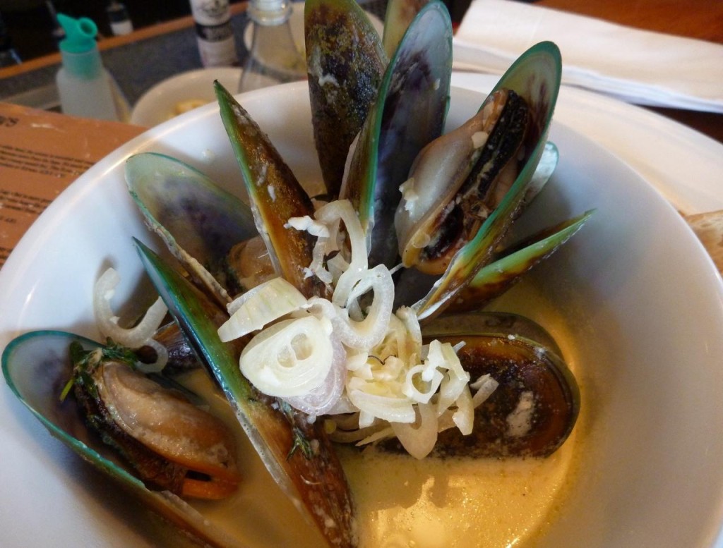Lunch of delicious mussels. 