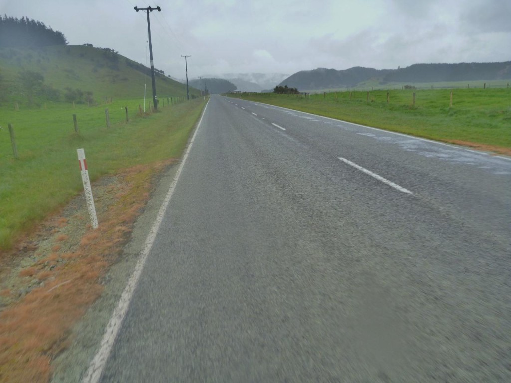 What's this! A rare flat straight road in New Zealand! 