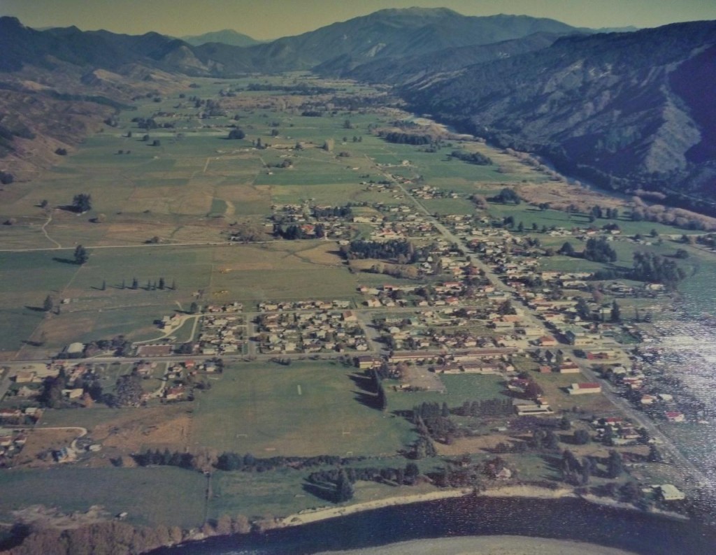   The town of Murchison nestled between the mountains. 