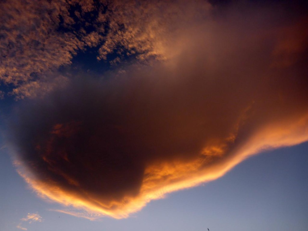 A very interesting cloud. 