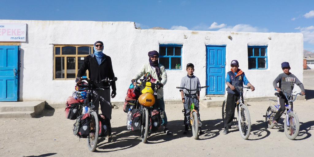 Our cycle posse that guided us around the village of Alicar. We gave them each one of our FatherDaughterCyclingAventures contacts cards. They were very pleased and readily understod internet and blogs. 
