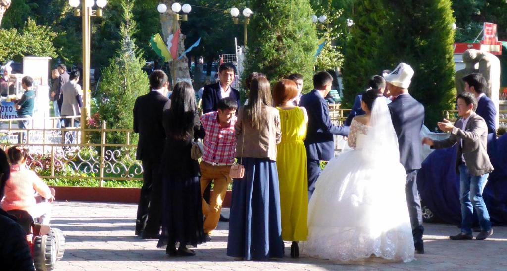 A random daily park wedding. This appeared to be the entire wedding party. 