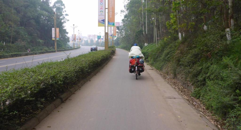 China has many miles of nice bike paths. 