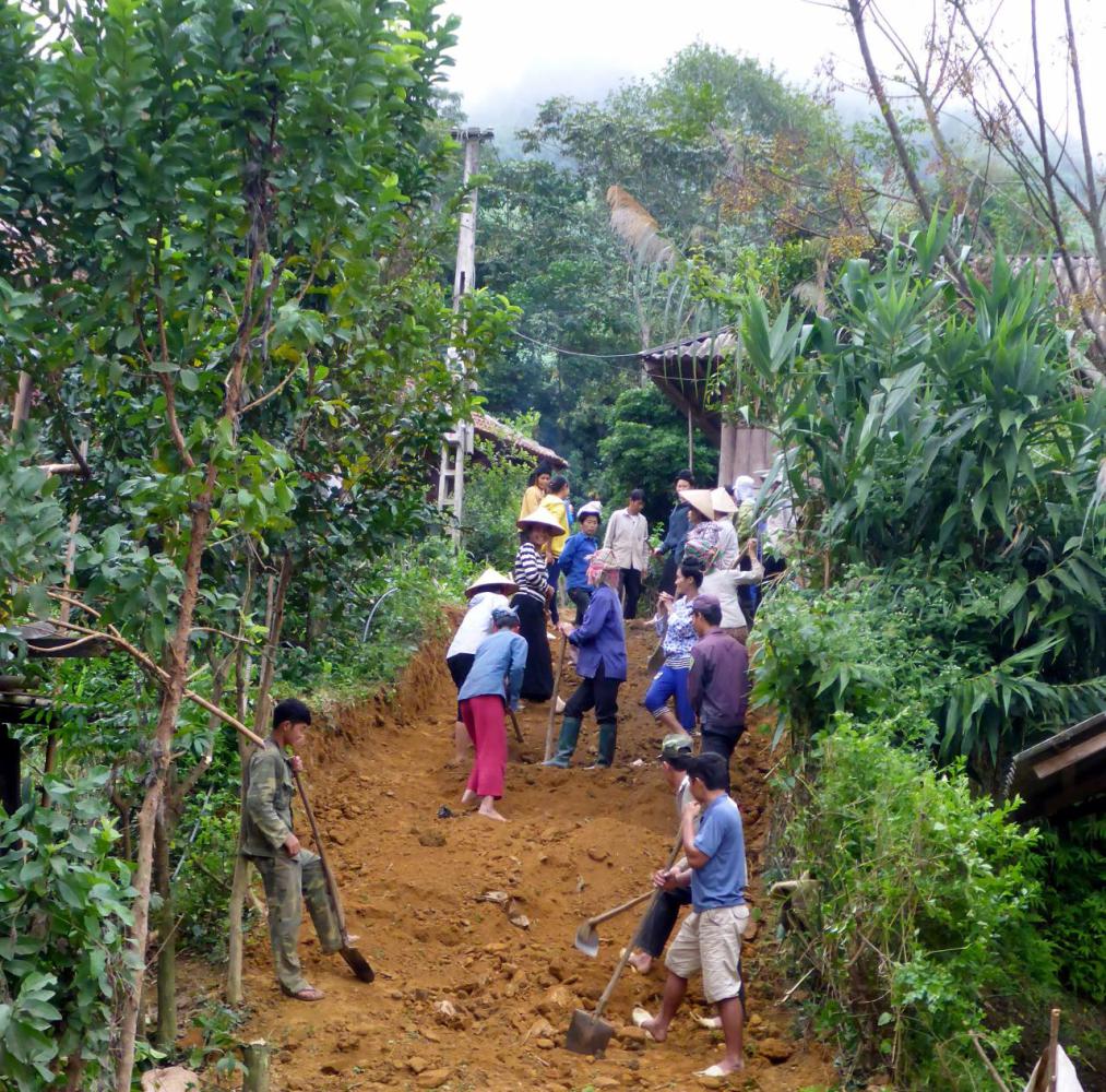 In Vietnam we have witnessed large groups of people working on a common goal. Here a new path up the hill is under construction. 