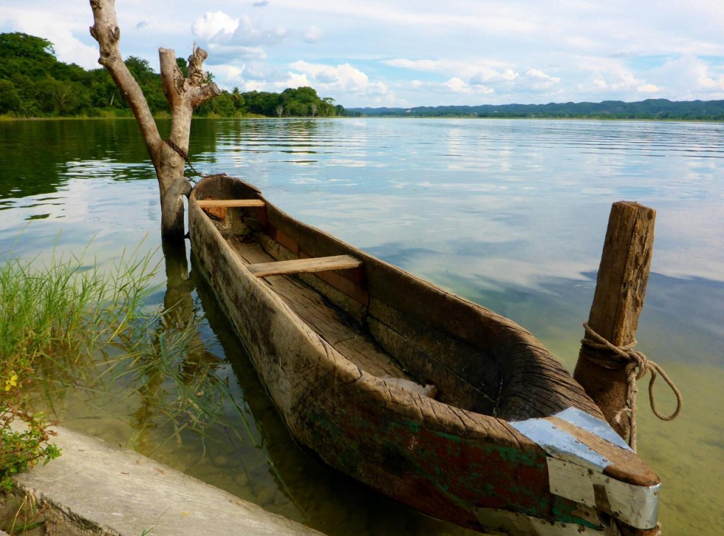 A very cool Guatemalan canoe. 
