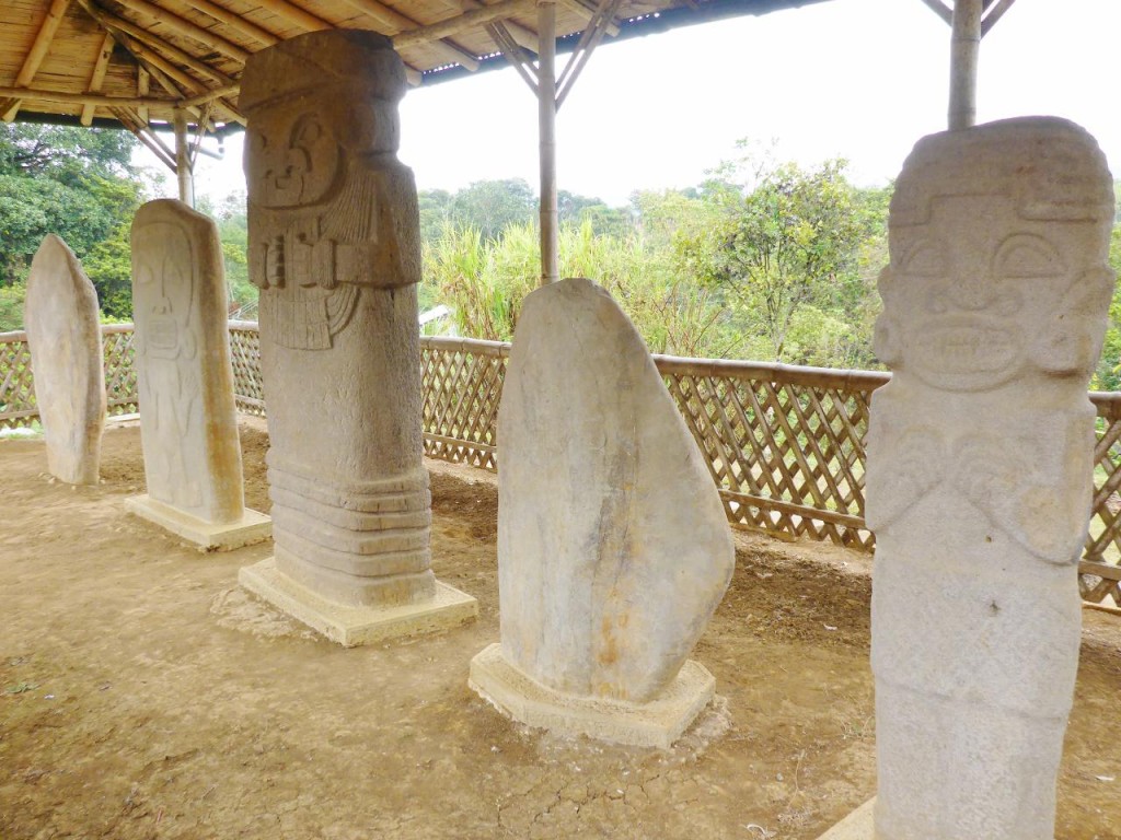 Statues on tombs. 