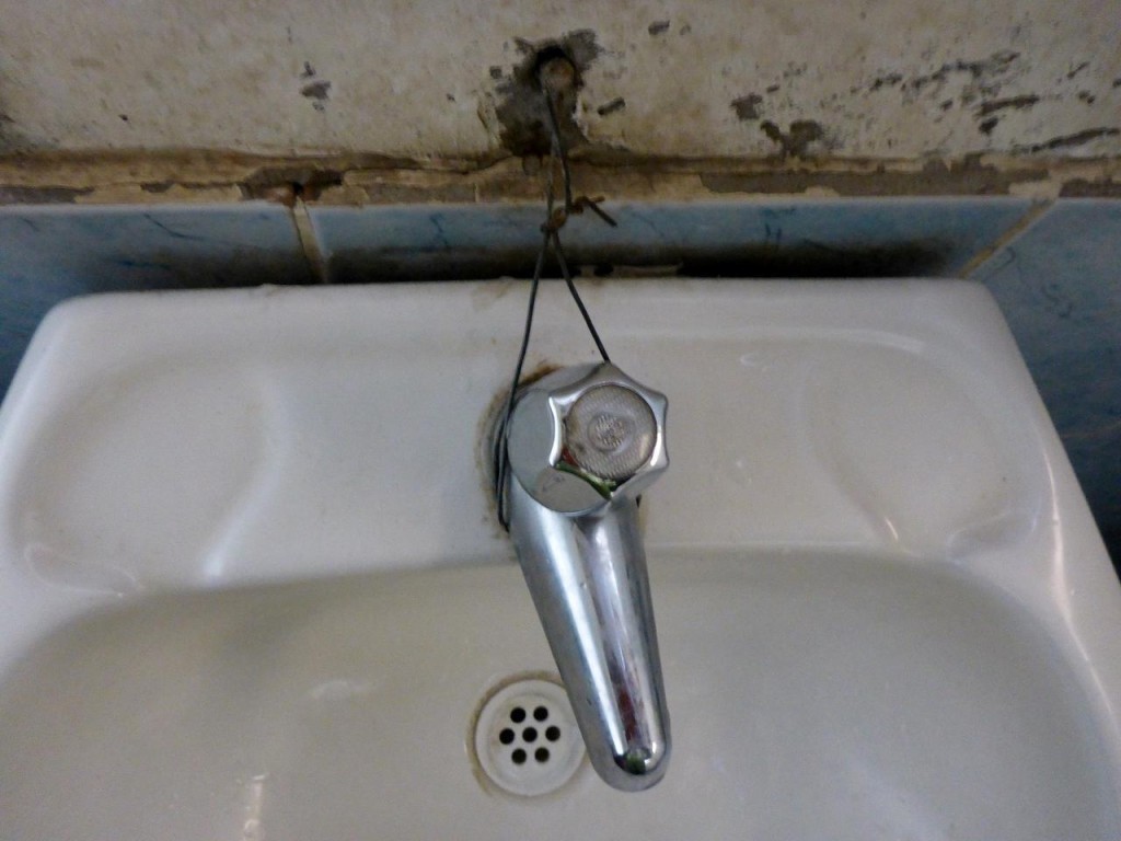 The sink was not connected to the wall. This fixed it! 