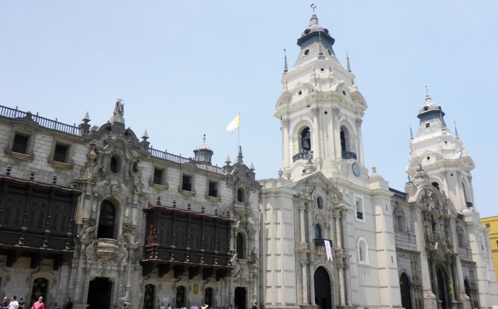 The Cathedral of Lima with the archbishops' home on the left. We toured both. The home is now a three story museum. I wonder why he need such a large house. This used to be the head of the Catholic church in all the Americas. 