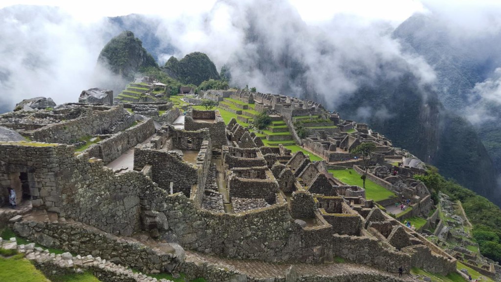 400 people lived in Machu Picchu. 