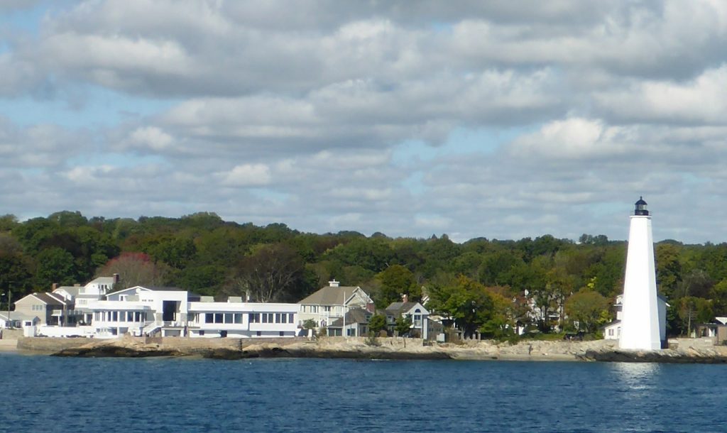 Dick's hose is to the left of the lighthouse. This is where we stayed last night.